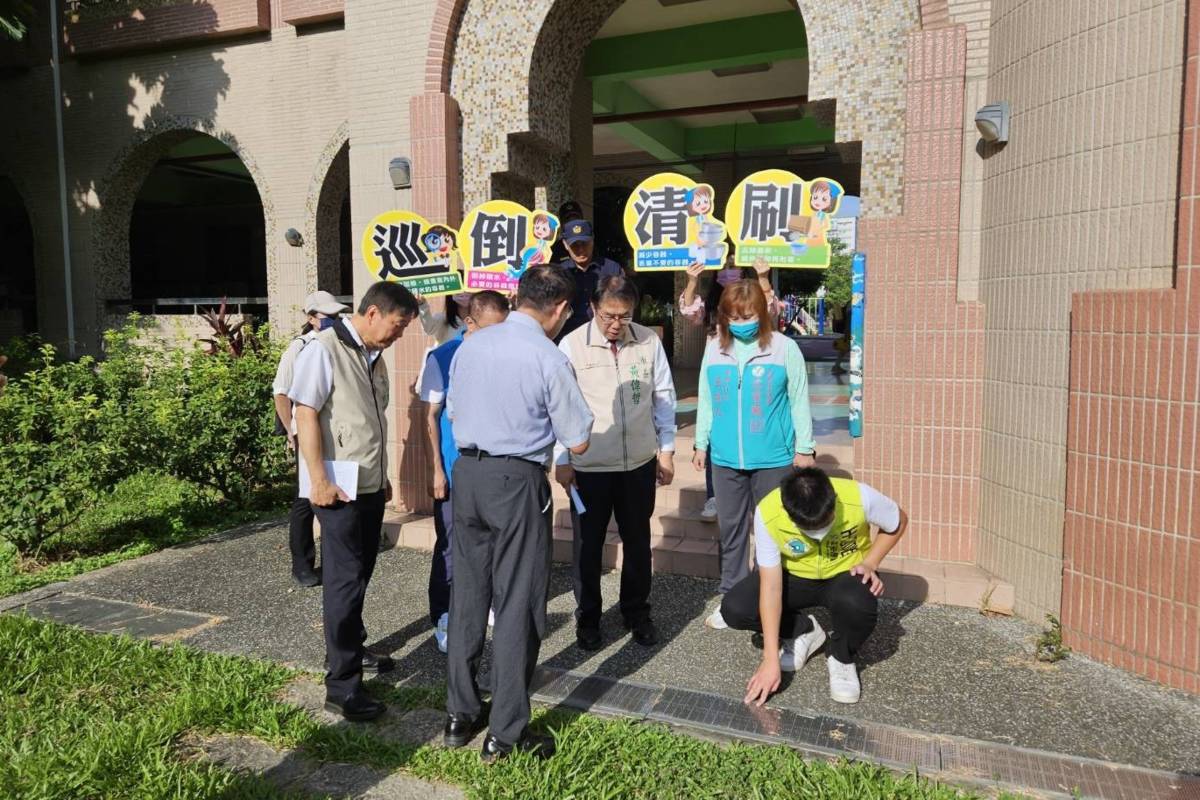 黃偉哲市長視察新泰國小登革熱防疫整備