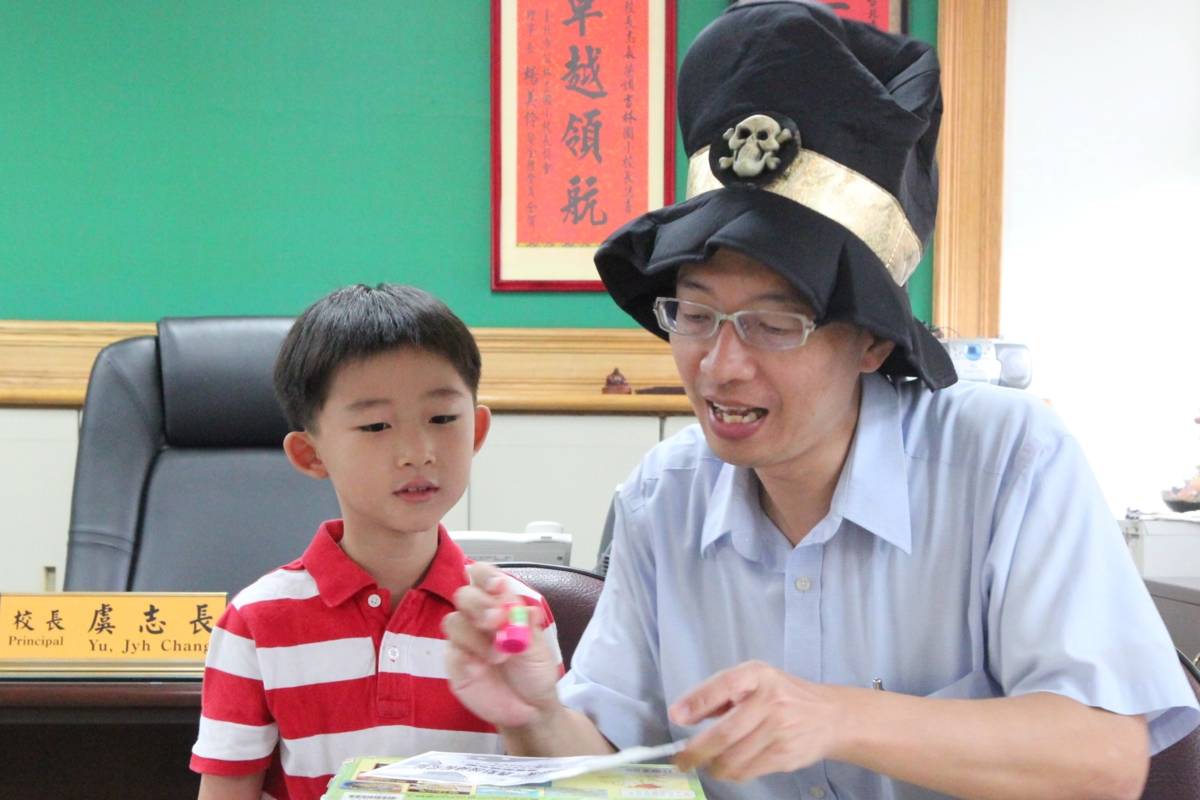 明湖國小虞志長校長堅信學生是學校教育的主體，孩子是辦學的目的