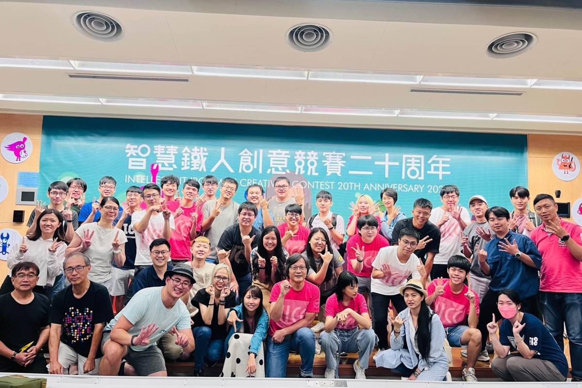 參與智鐵紀廿日的全體合影