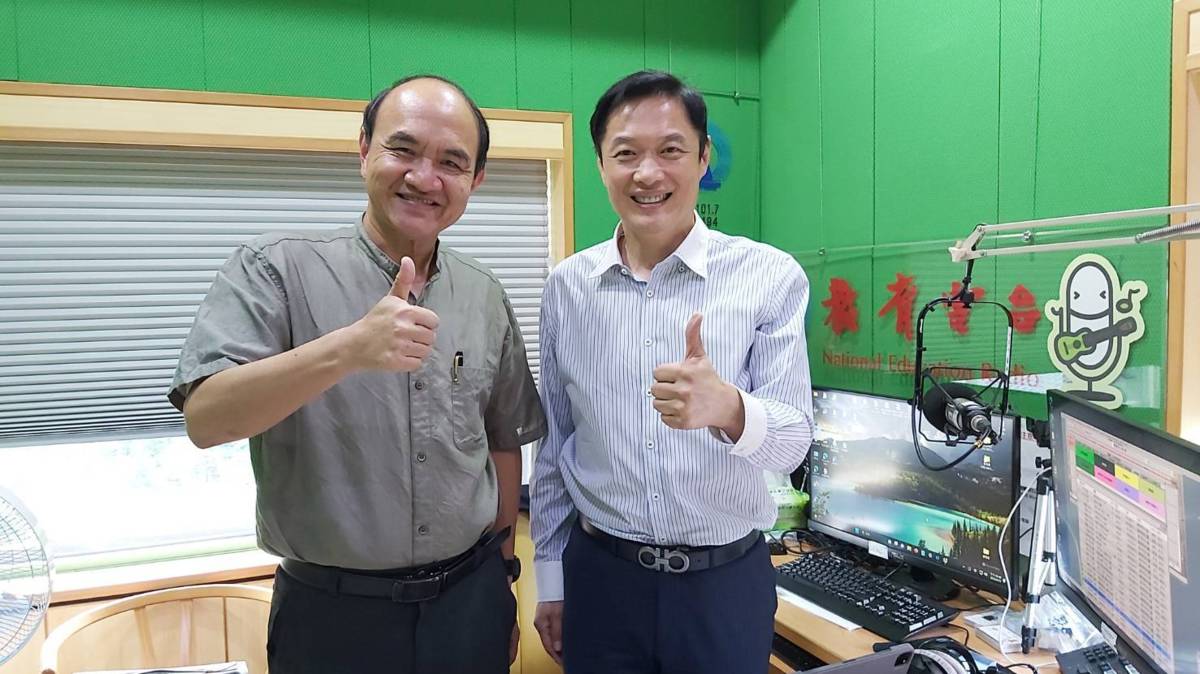 元智大學副校長徐澤志(左)與主持人李大華