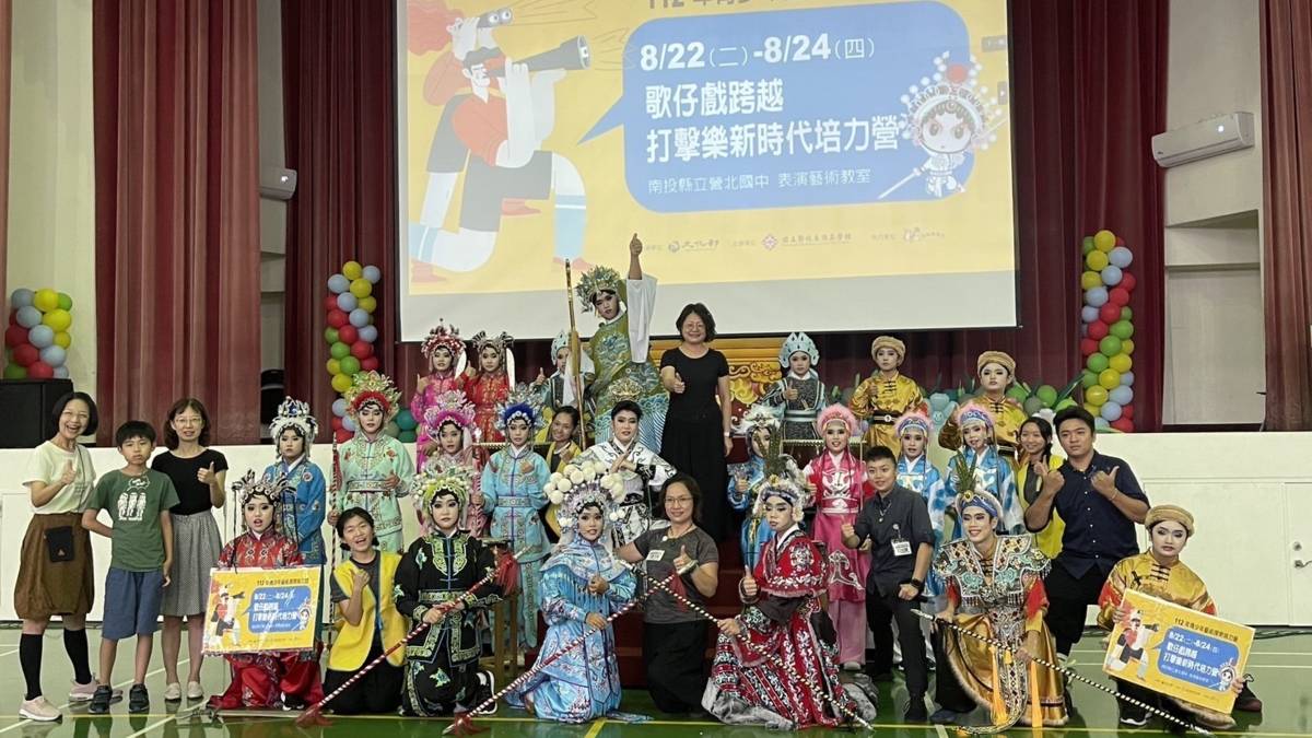 學生們短短練習三天就進行歌仔戲成果展有模有樣(圖片來源：營北國中)