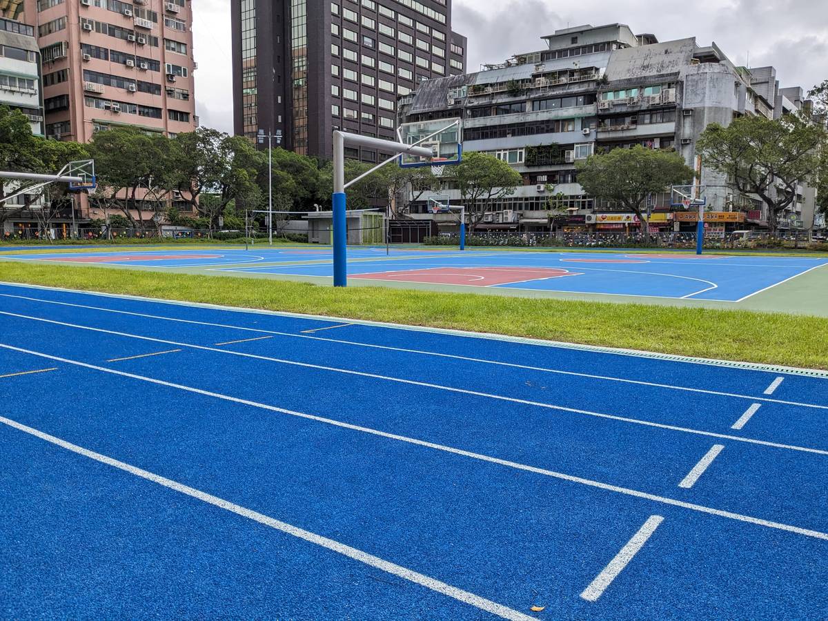學校運動場提供社區居民活動空間