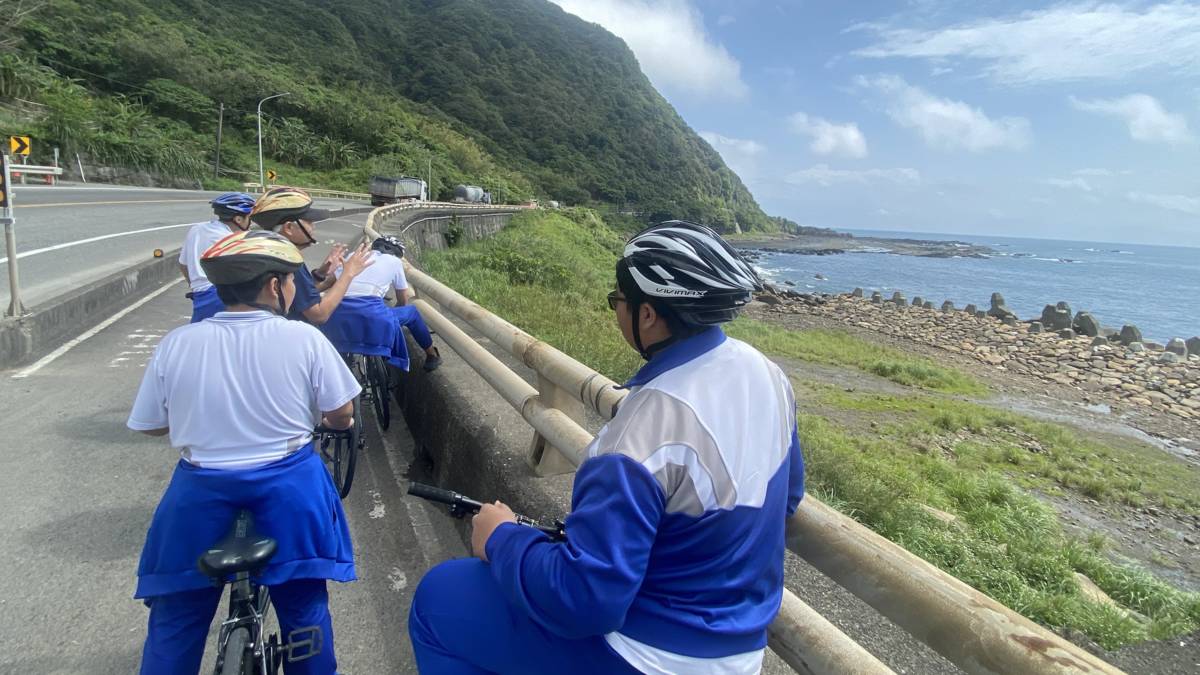 111學年度「校園菸檳危害防制教育推廣」特優-新北市三重高級中學 帶領吸菸高關懷學生進行正向戶外運動