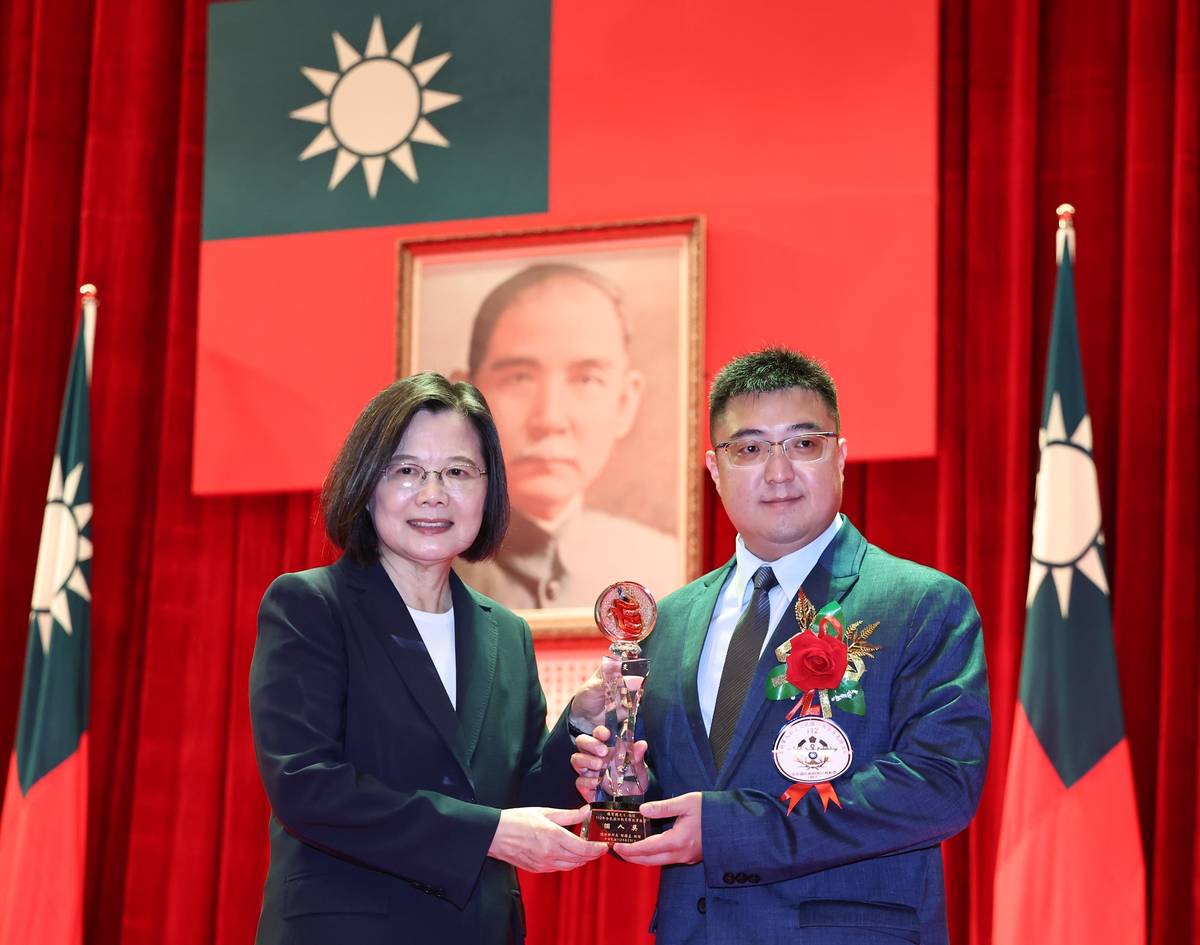 樹林高中陳育聰老師(個人獎)