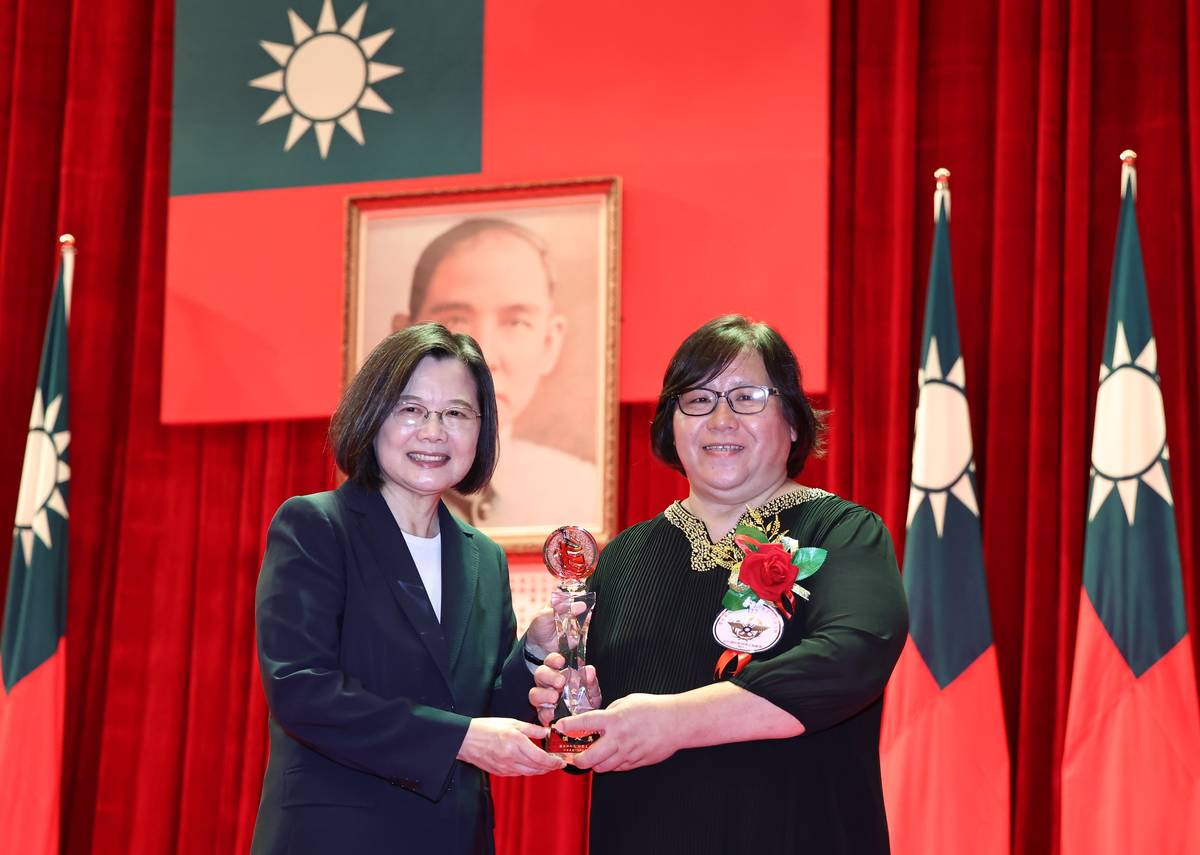 莊敬工家林淑貴校長(個人獎)