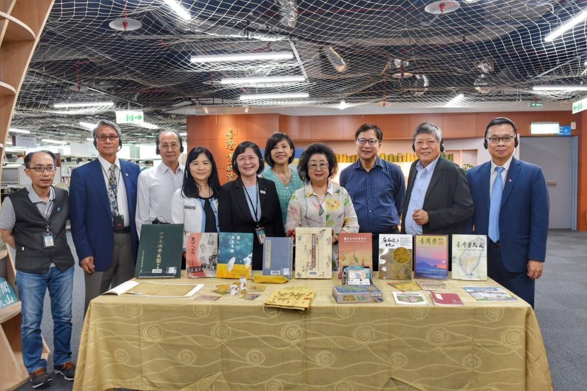 監察院教育及文化委員會參訪國立臺灣圖書館的「臺灣學數位圖書館」。(監察院提供)