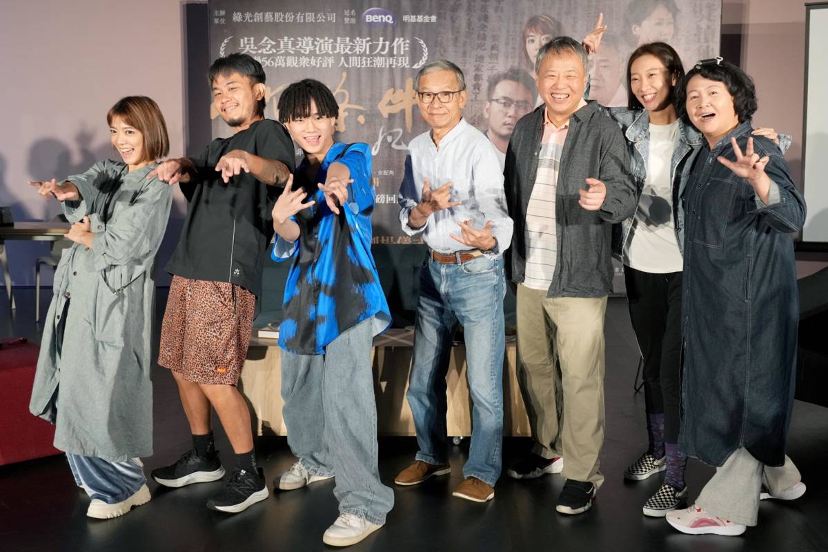 綠光旗艦大戲《人間條件八-凡人歌》演員陣容堅強，包含金鐘視后王琄(右一)、導演陳希聖(右三)、滅火器樂團主唱楊大正(左二)以及演歌雙棲女星林雨宣(左一)、新生代饒舌新星青蛙(左三)、實力派演員朱宥琳(右二)（綠光創藝提供，攝影：張大魯）
