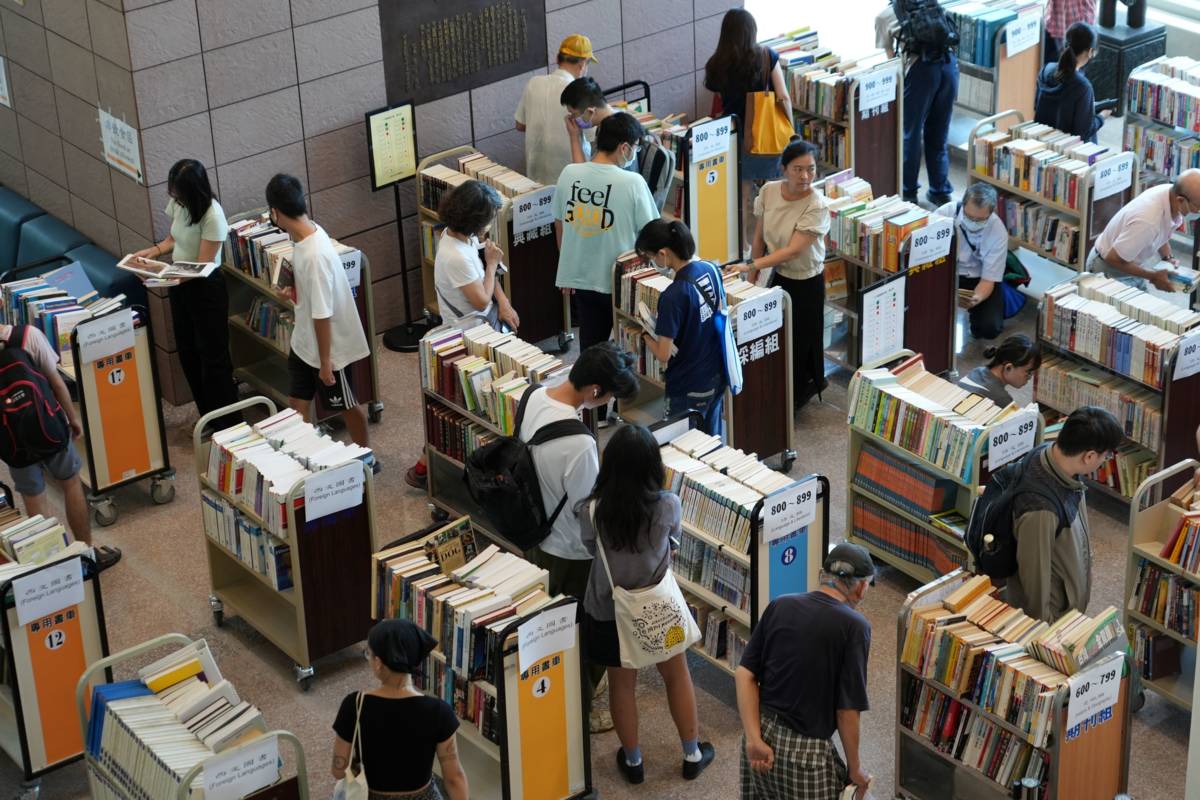 成大圖書館二手書義賣20週年　上萬冊書籍歡迎愛書人尋寶