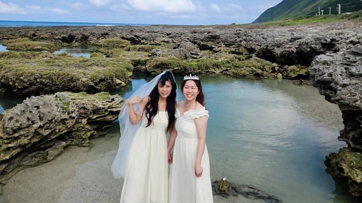 金魚和好友到綠島和蘭嶼拍閨密婚紗(圖片來源：金魚媽咪三千金育兒日誌)