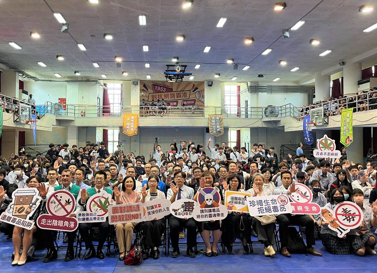 「機智拒毒生活」校園反毒巡迴特展走進萬芳高中，將反毒教育向下延伸
