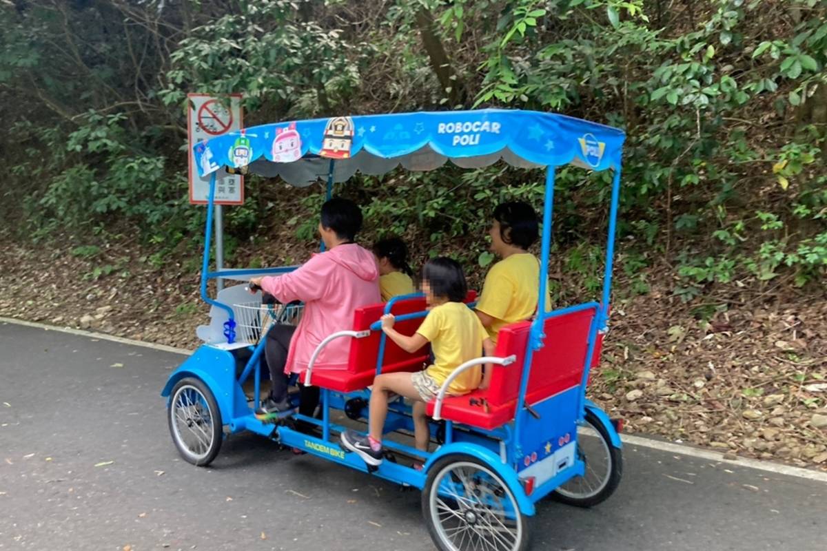 寄養家長與寄養兒少共騎協力車