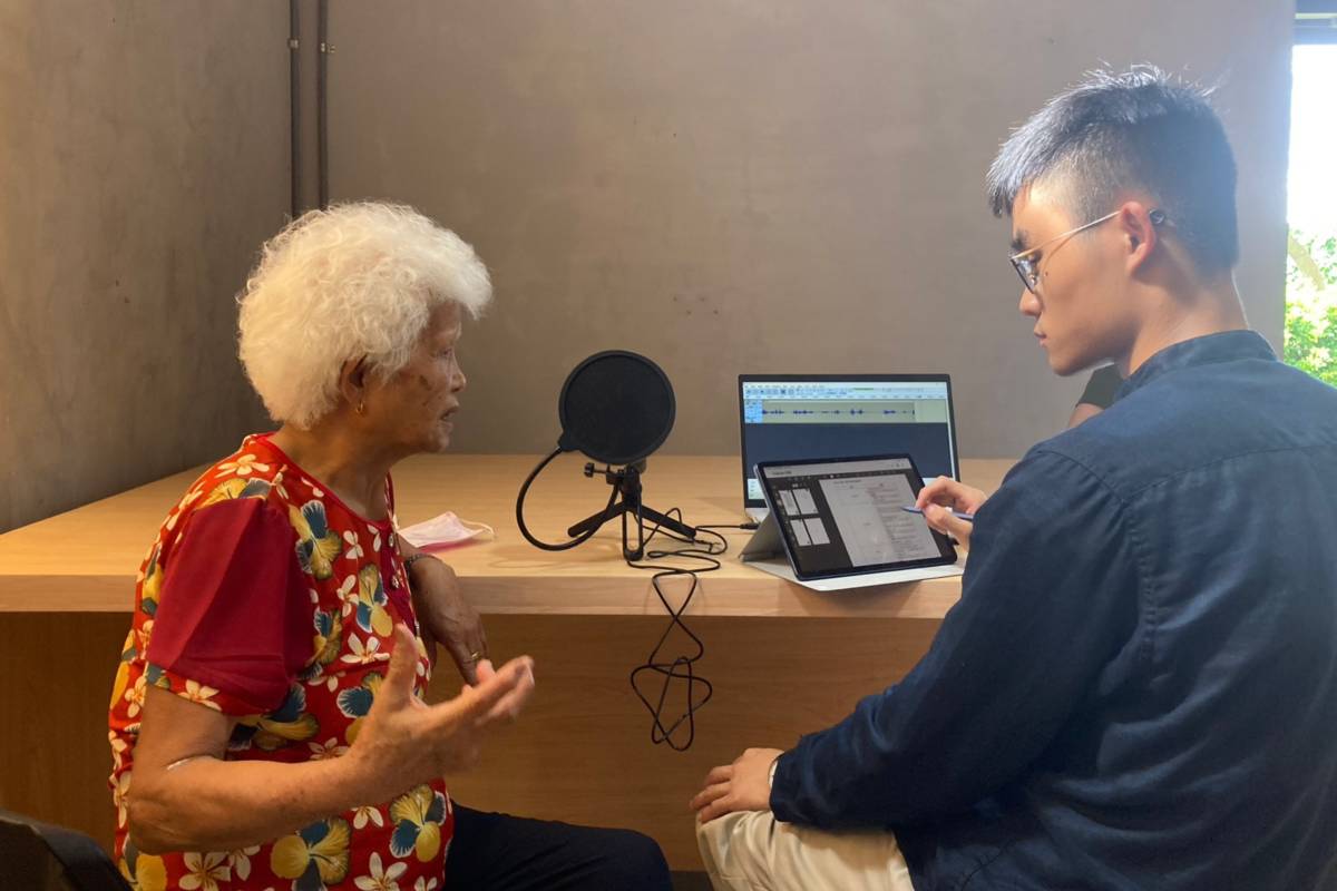 柯定維錄製Podcast，聆聽長者投入社區的時光