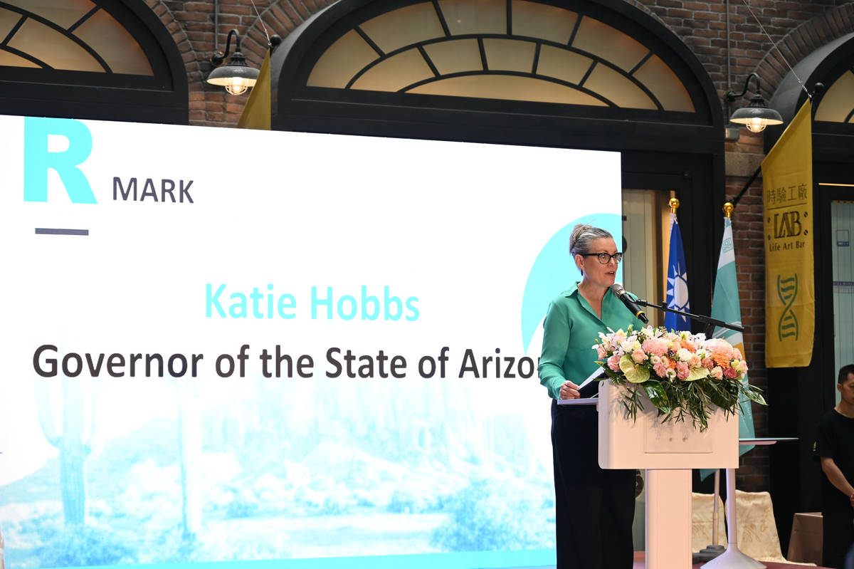 美國亞利桑納州長郝愷悌Katie Hobbs表示，雙館深化科學教育交流，將培育未來的領導者