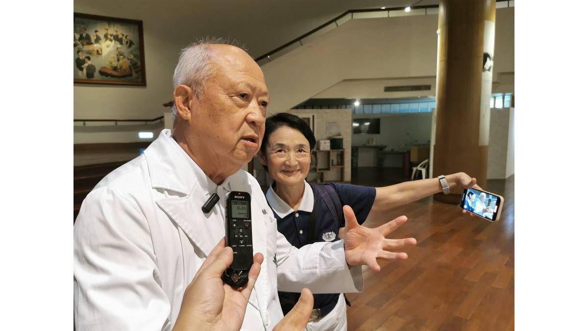 藝人追星醫師?!「曹爸」曹汶龍醫師(左)、藝人譚艾珍(右)