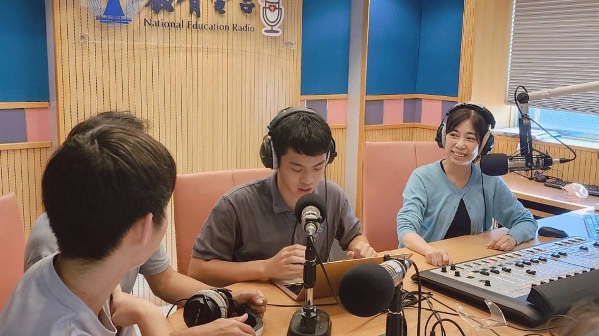端端主持人vs台北市建國中學科展獲獎吳亞倫.jpeg