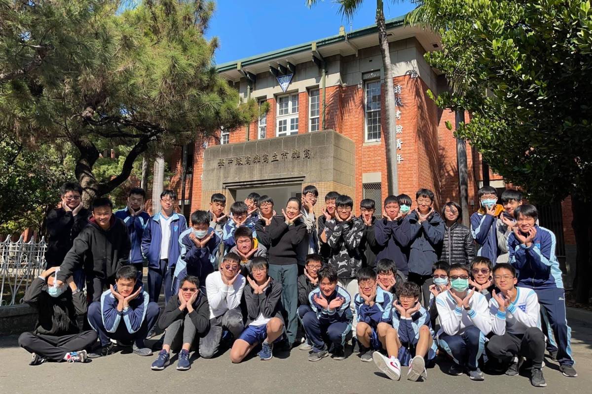 胡中中教官用心陪伴學生，提供專業教學與協助