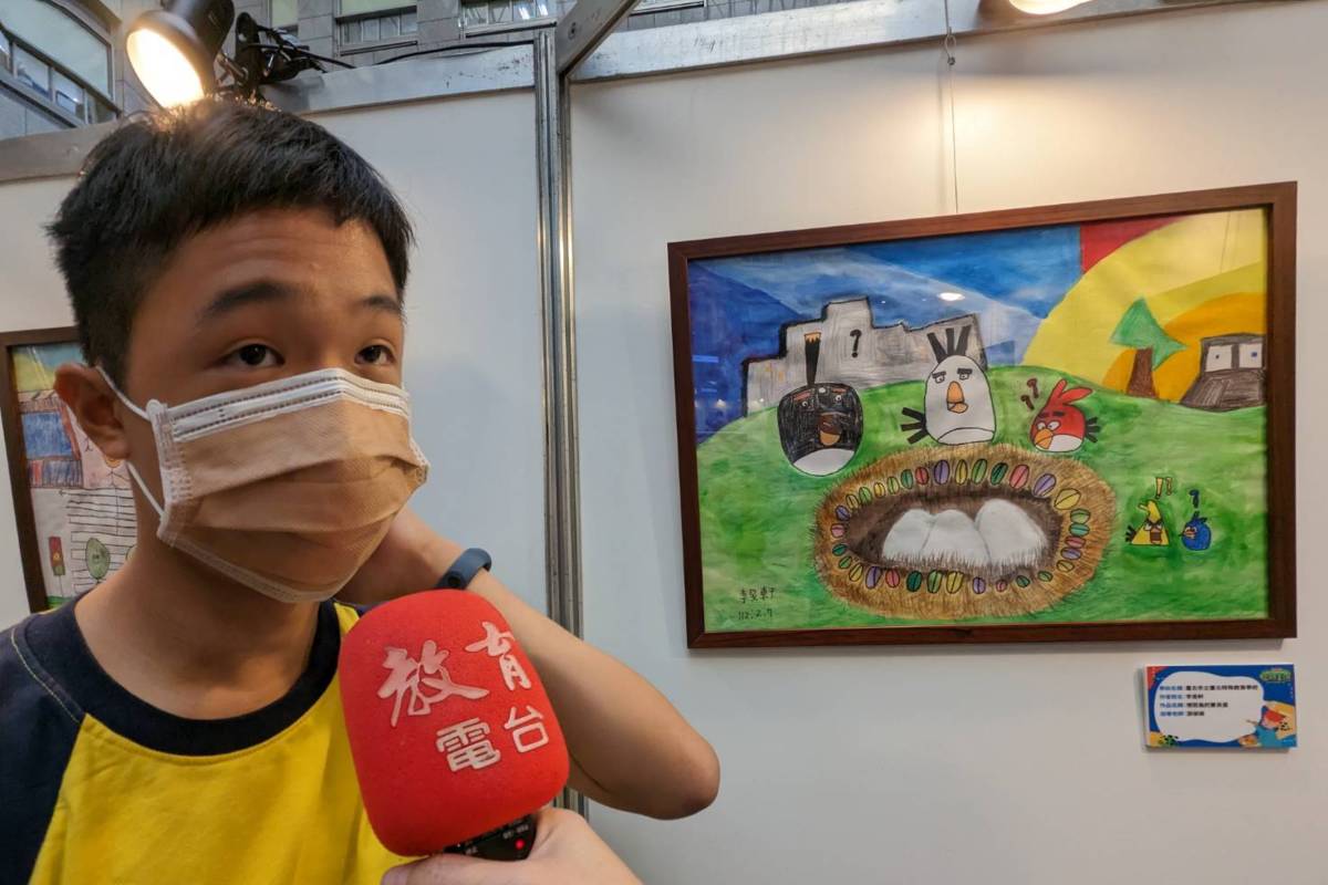 臺北特殊教育學校學生李旻軒的《憤怒鳥的寶貝蛋》作品，不但生動且具故事性