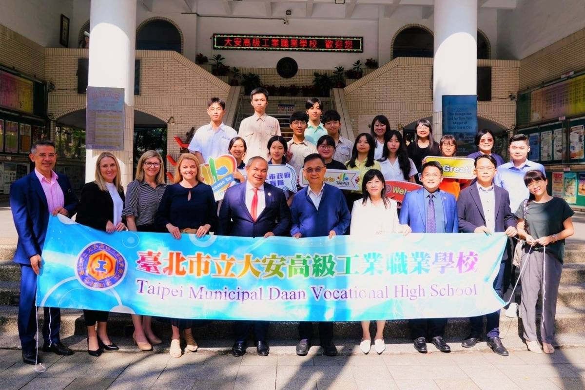 澳洲黃金海岸市Tom Tate市長率團與北市教育局齊聚位於大安高工臺北國際教育旅行交流中心