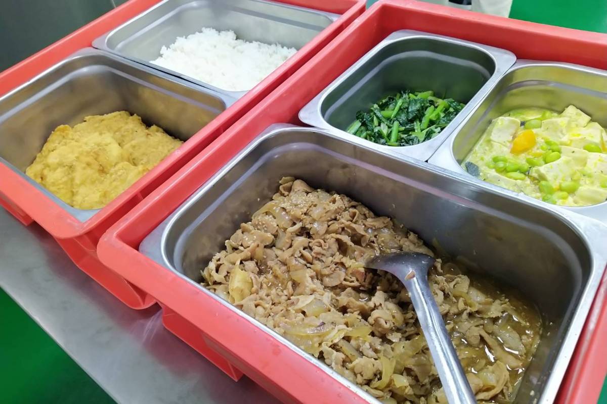 為確保校園食品安全，臺北市即日起校園午餐全面禁用液蛋