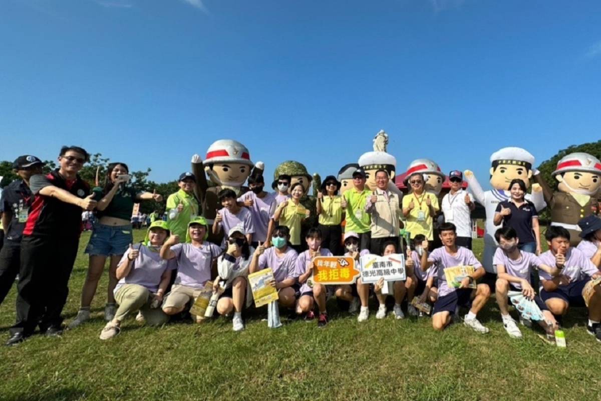 全國反毒反詐健走活動合影