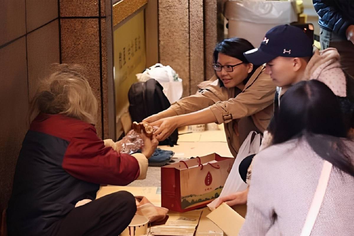 蝸牛小姐團隊採取實際行動協助女性無家者。