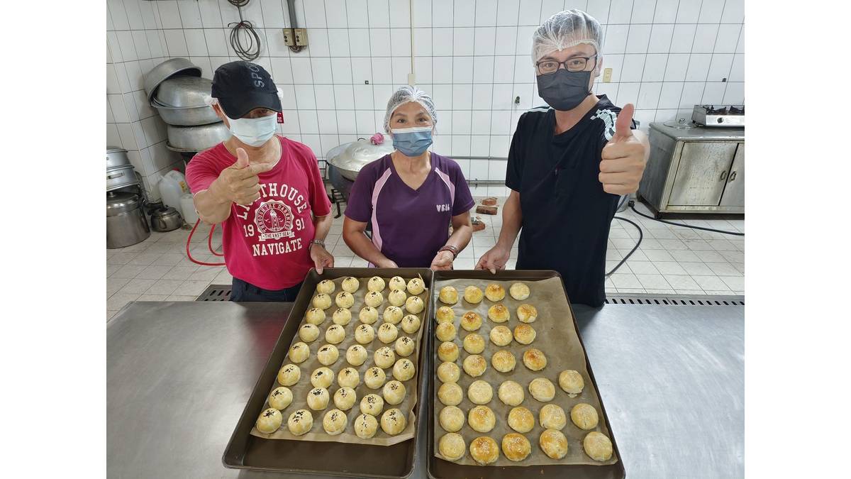 嘉義大林慈濟醫院「不二家」素栗子酥「總鋪師團隊」