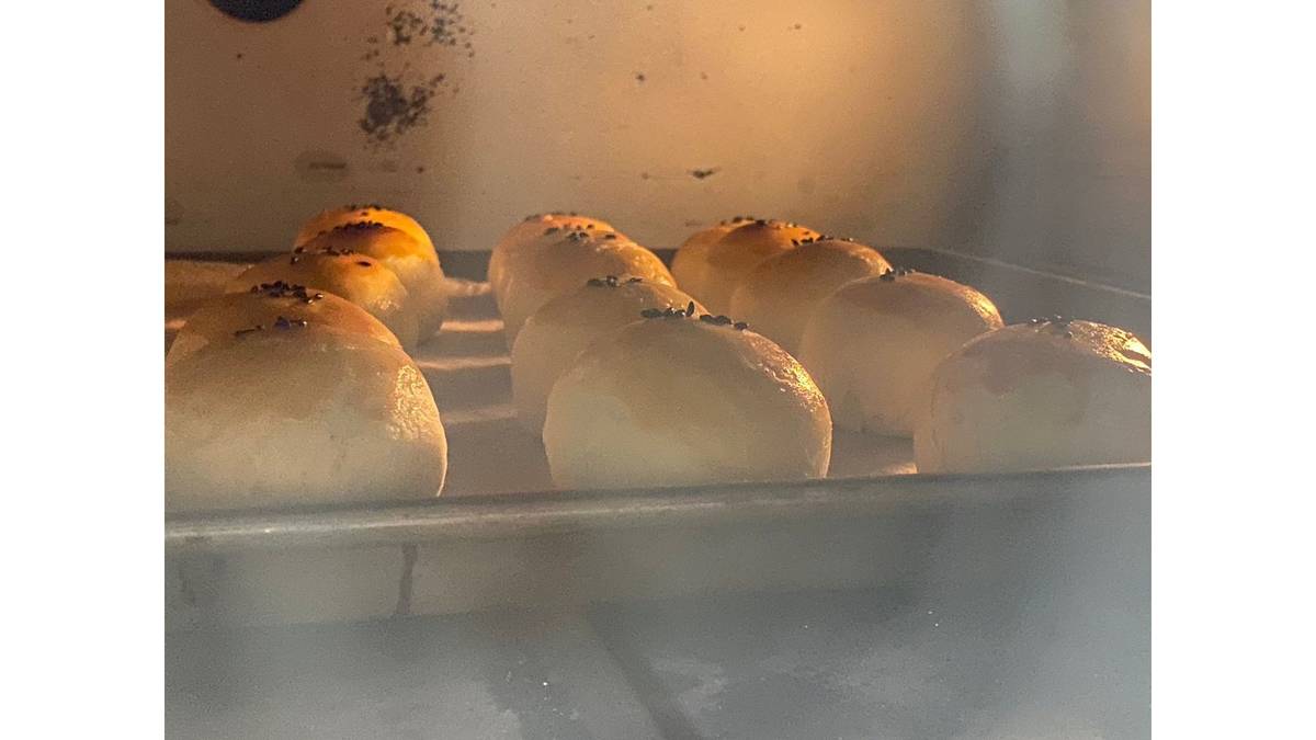 中秋月餅🥮素栗子月餅，正在烘烤中。