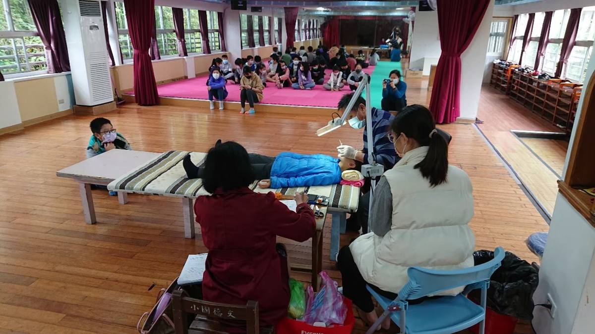 新北市新店區雙峰國民小學-全校口腔健康檢查