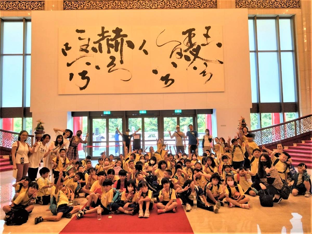 師生在國家兩廳院合影