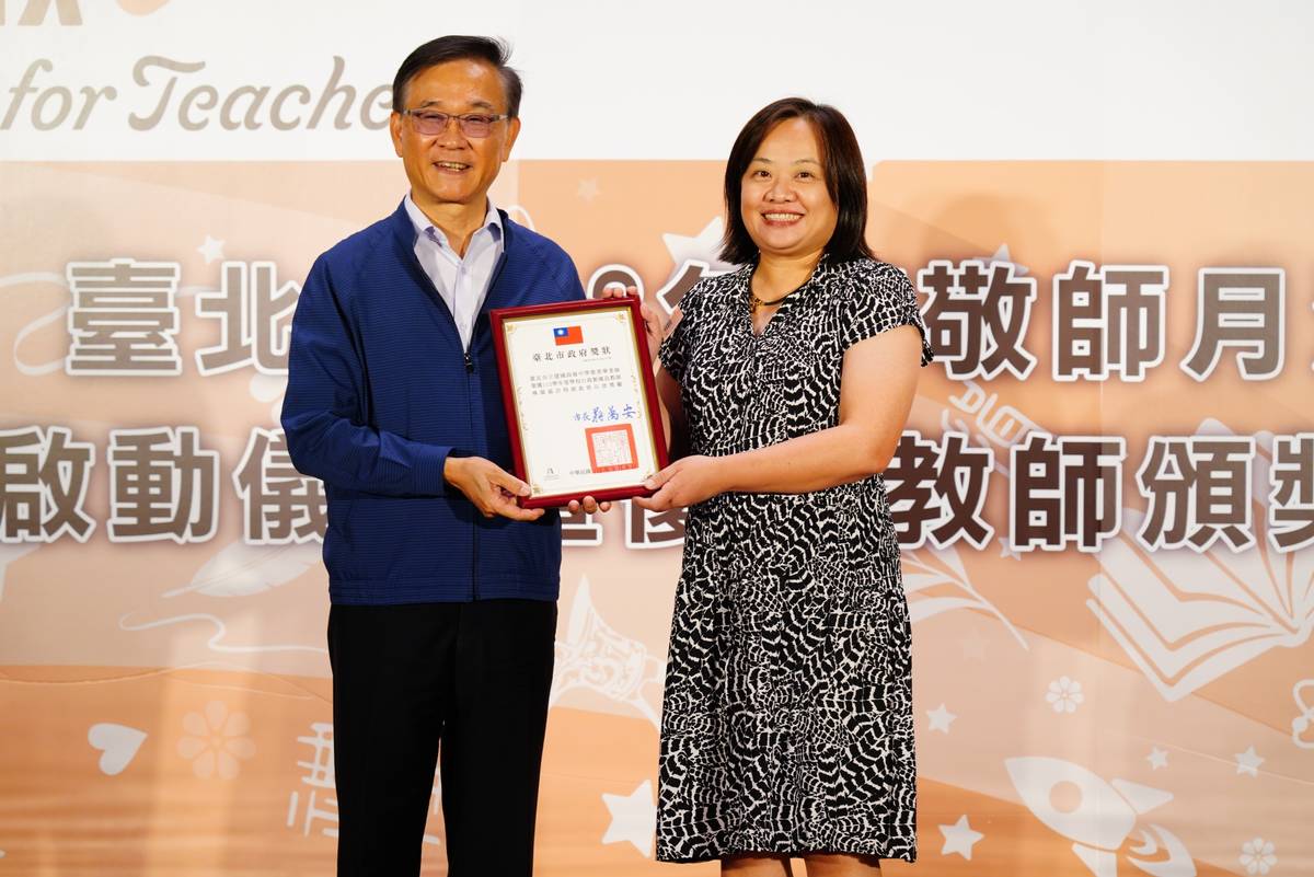 建國高中鄧書華帶領學生參與國際服務學習，榮獲臺北市112年優良教師獎肯定