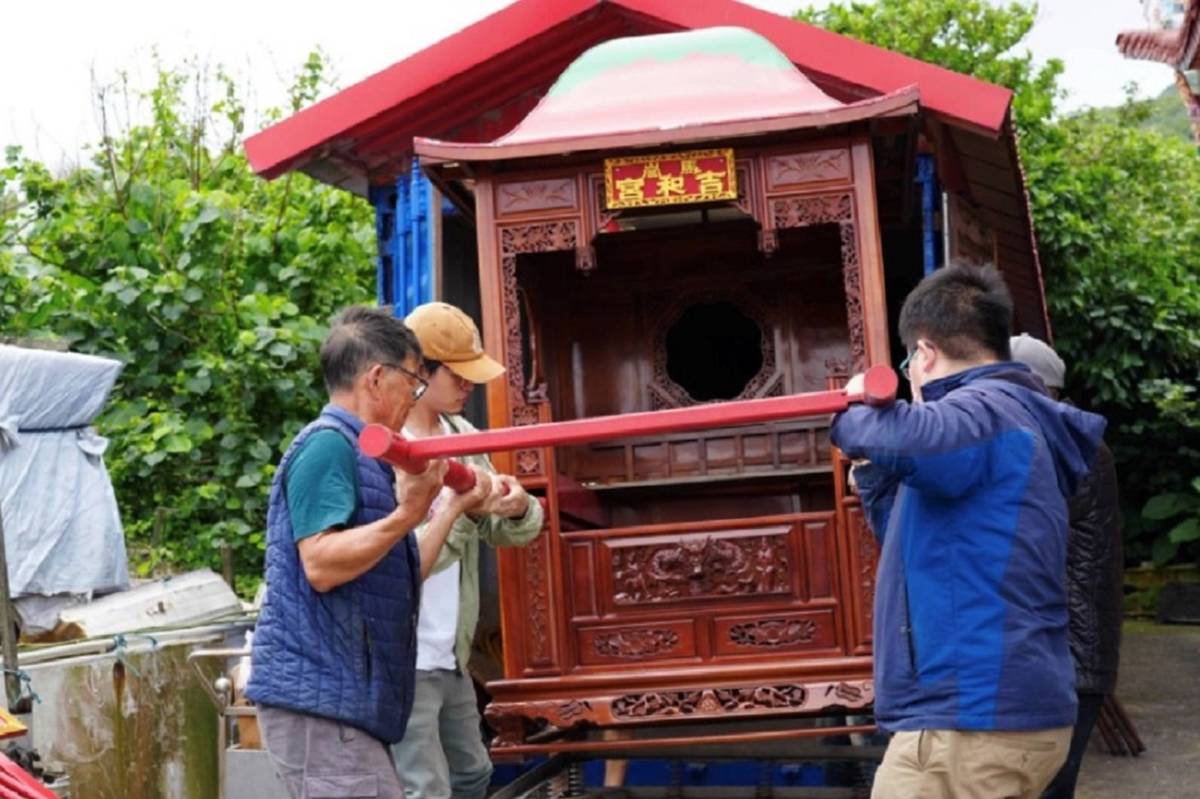 「石在工作隊」團隊以「工作假期」的概念，對外邀請關心馬崗的朋友一起參與迎媽祖盛事
