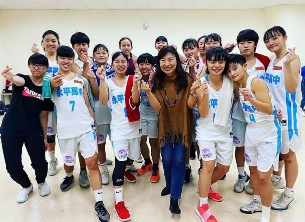 中和高級中學劉淑芬校長榮獲全國唯一的「特殊貢獻人員獎」