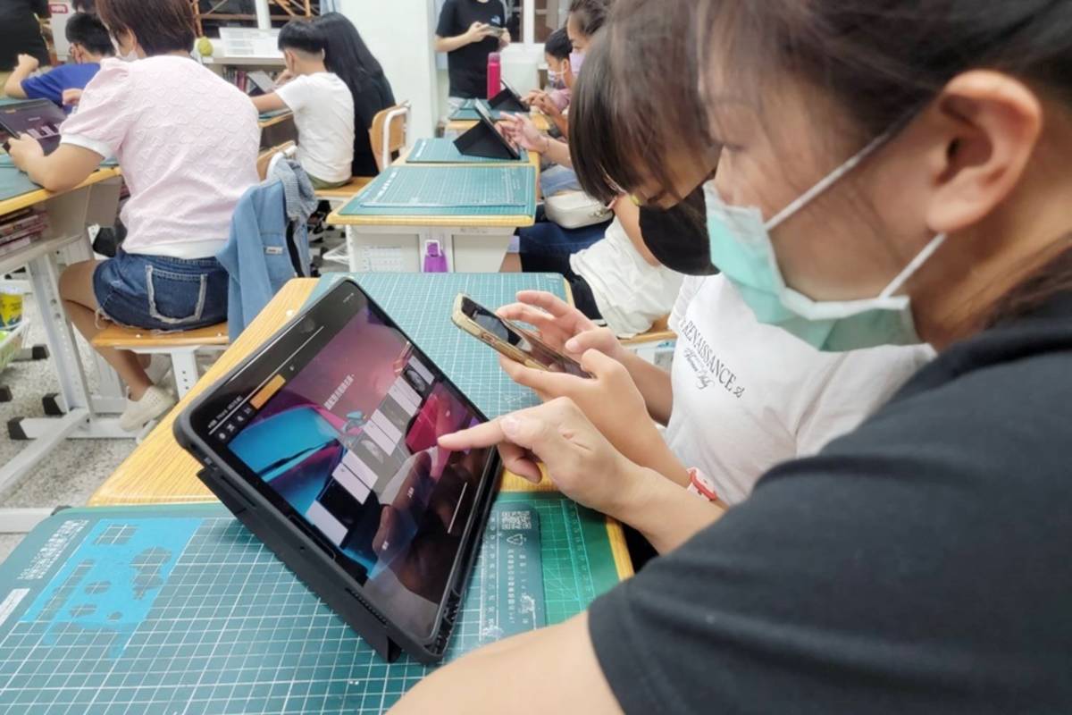 康樂國小辦理數位學習親職教育活動，期透過親子共學，使數位學習延伸至家校合作。