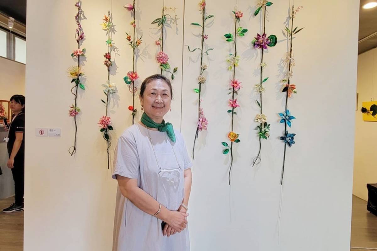 「人間國寶」陳惠美投身纏花工藝保存與推廣20餘年，即日起於國立臺東生活美學館辦理纏花創作特展。