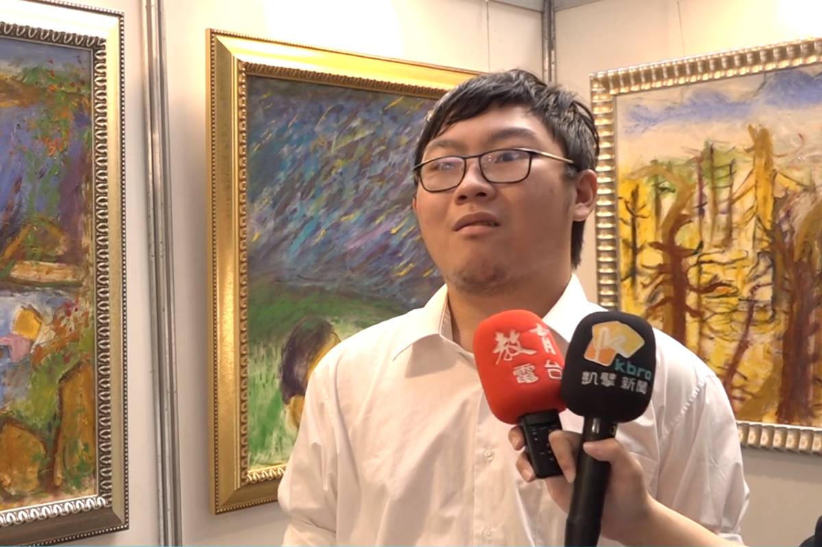 臺北啟明學校學生宋承恩，用畫筆呈現和朋友到瀑布玩水的快樂時光