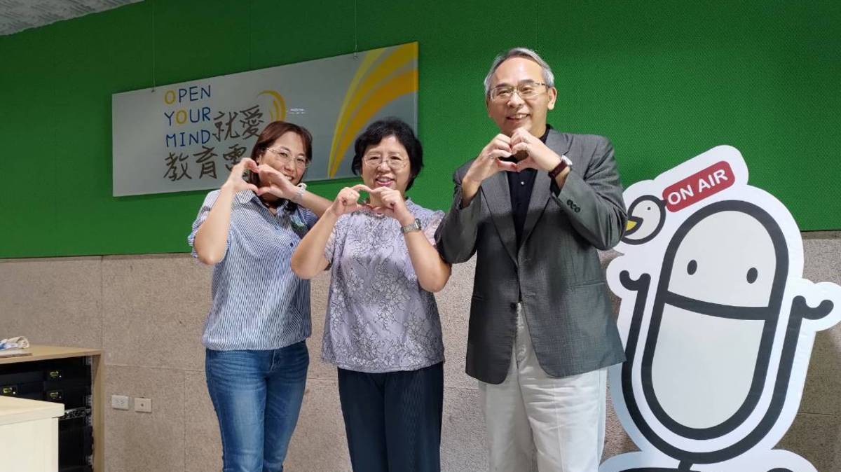 村上國小教務主任林錦鳳樂在服務與學習獲得大愛菁師獎肯定