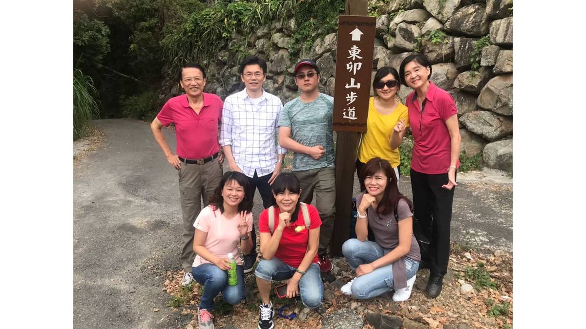 2019.9.27-28 八仙山2日遊。鄭光人醫師(後排左一)、