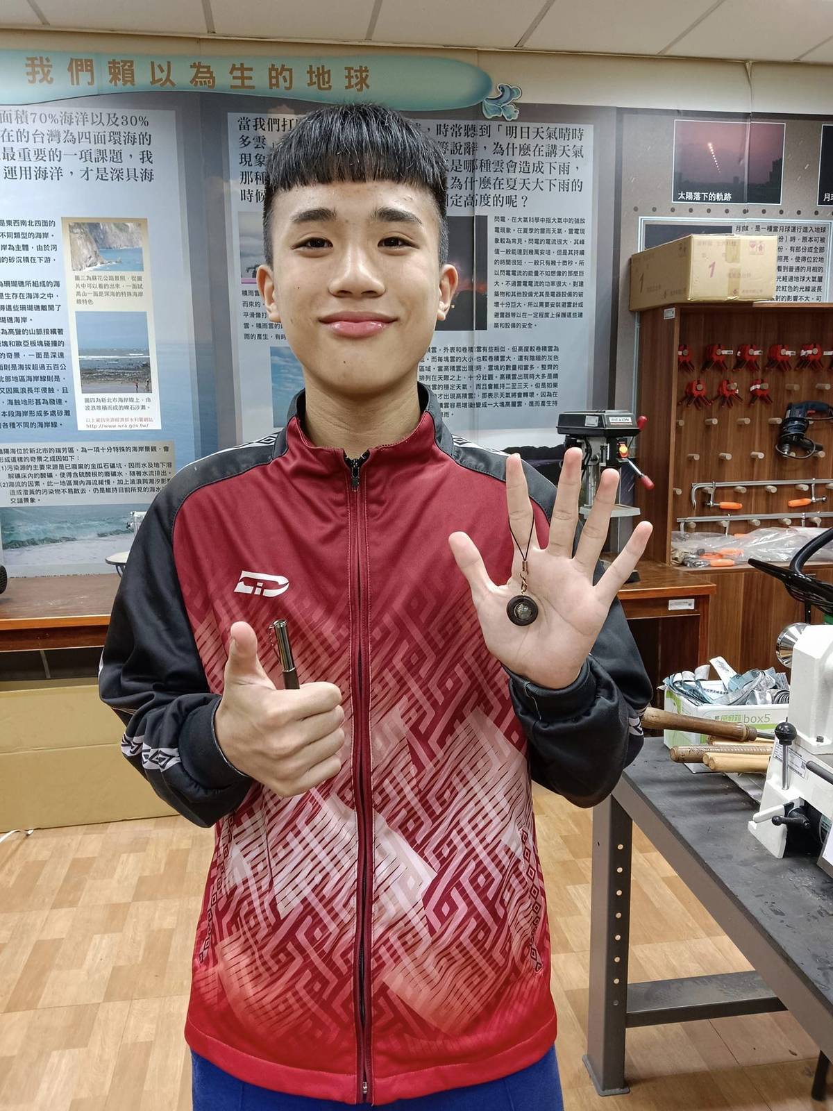 七年級游同學與製作的成品合照