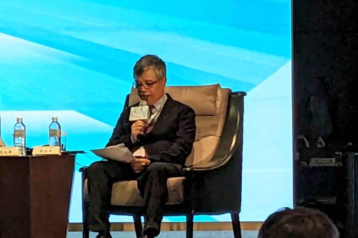 教育部政務次長劉孟奇說明教育部新南向人才培育的執行與成果