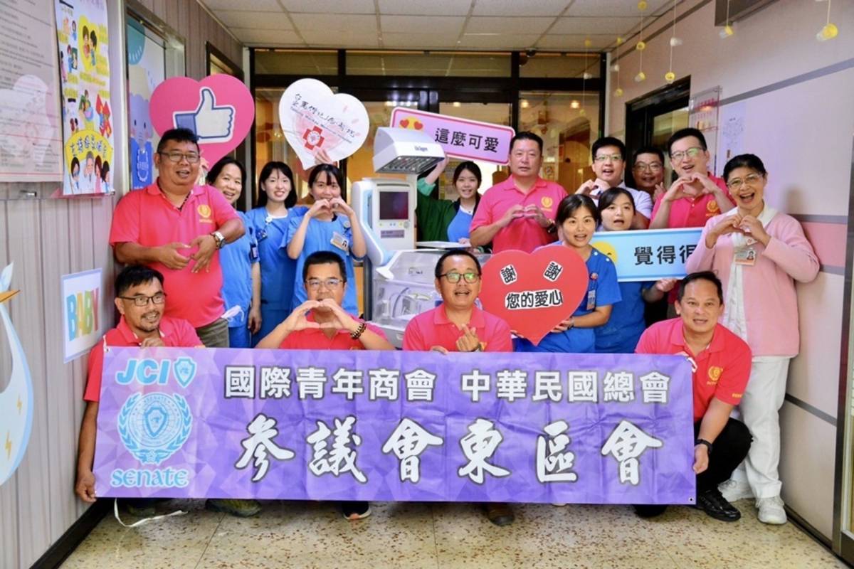 國際青年商會中華民國參議會東區會捐贈臺東馬階醫院高階保溫箱，協助早產兒治療。