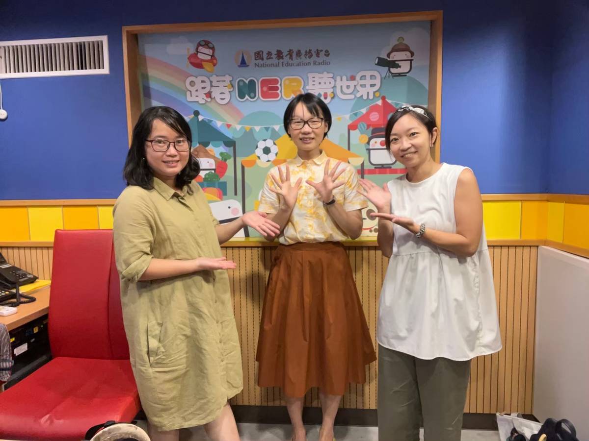 
由左至右為主持人梅英、來賓陳彥伶、主持人米果。
