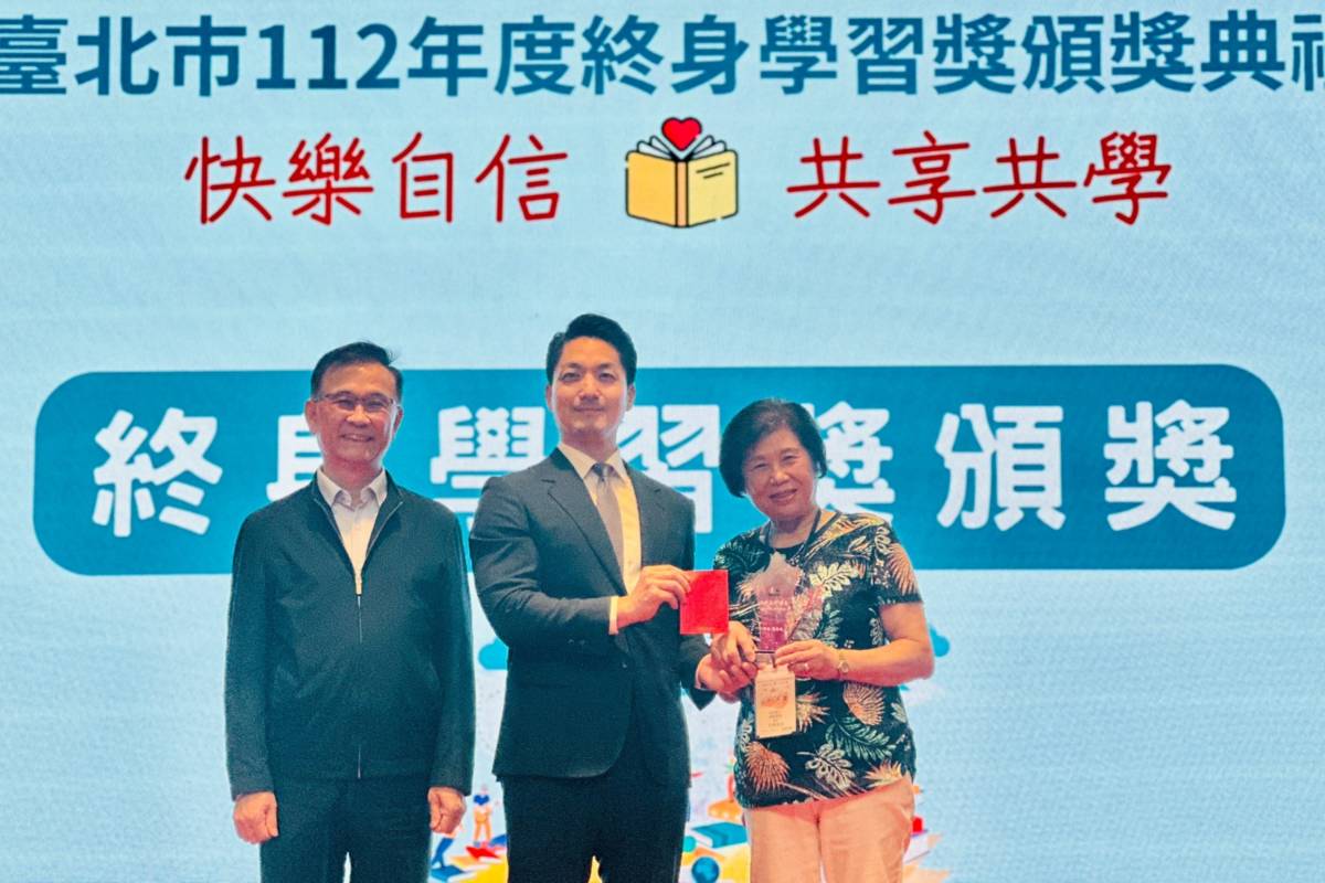 成德國小樂齡學堂王陳美玲學員秉持「想學就克服去做」精神，積極參與終身學習課程