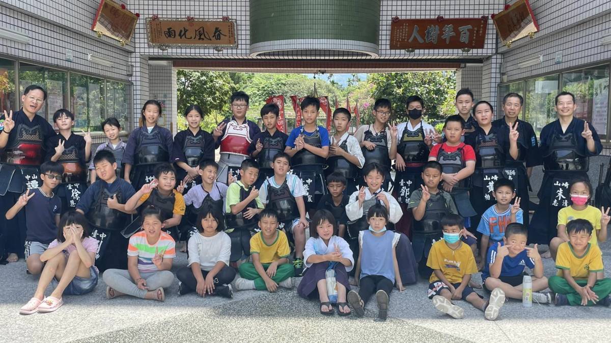 中山國小劍道社合照2