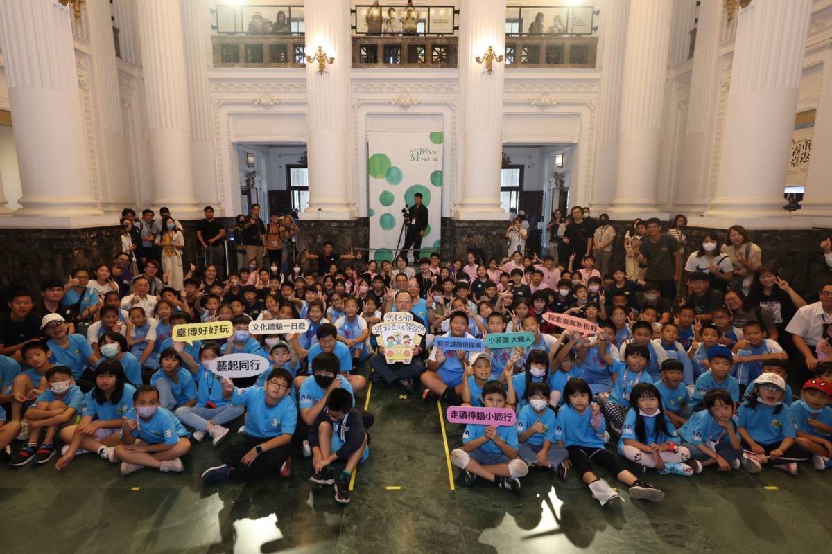 三峽區龍埔國小、萬里區崁腳國小、鶯歌區鶯歌國小共145位師生至國立臺灣博物館本館、古生物館、南門館、鐵道部園區進行校外文化體驗。(文化部提供)