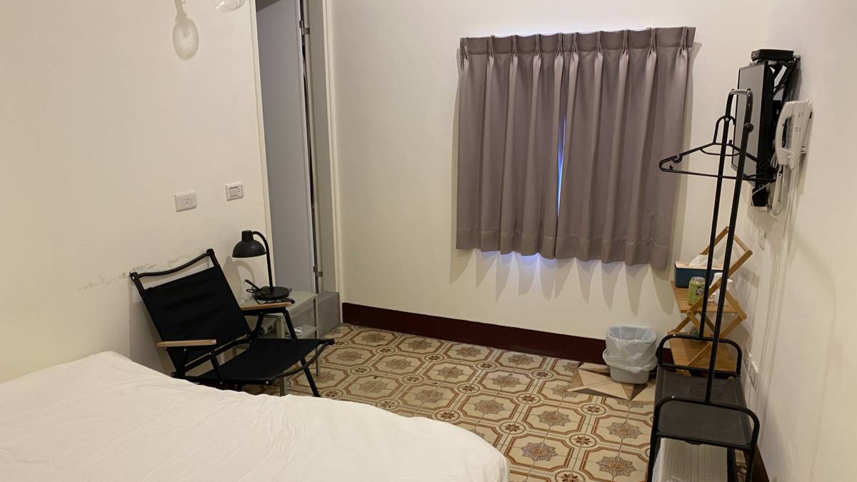 南華大旅社房間經過改造之後展現出懷舊的文青感