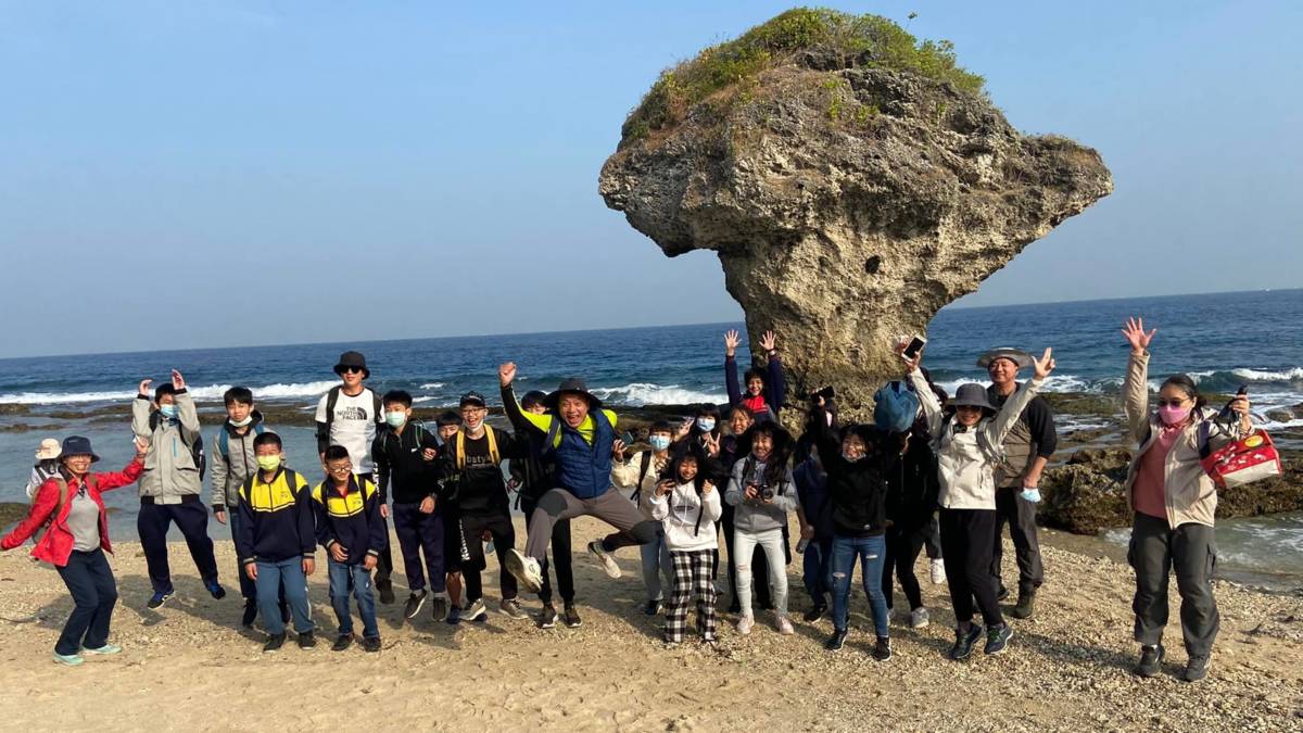 110學年度學童健康體位B組優等學校-嘉義縣中埔鄉中埔國中-帶領學生至戶外健走淨灘，落實健康幸福校園理念