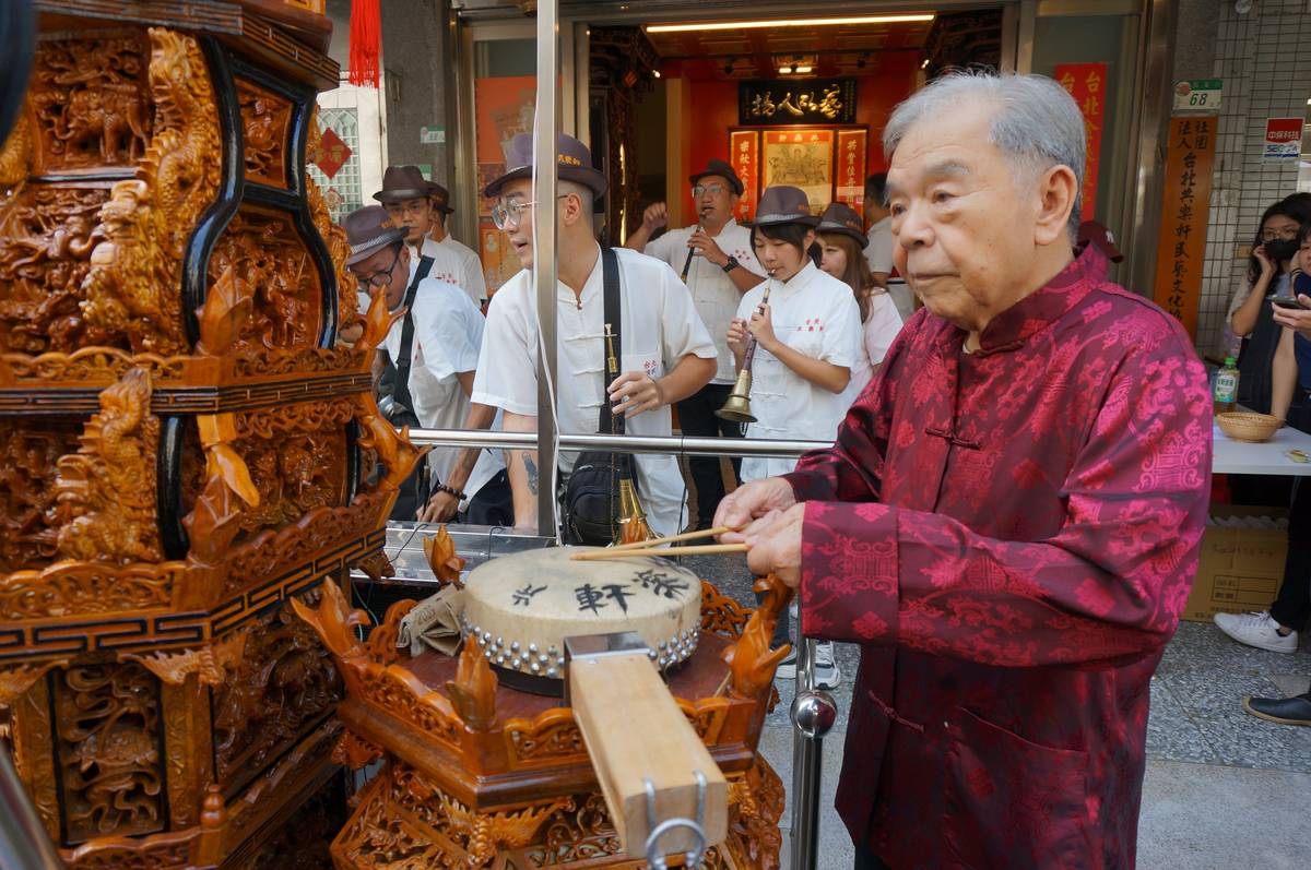 高齡86歲的陳金來藝師親自上陣演出
