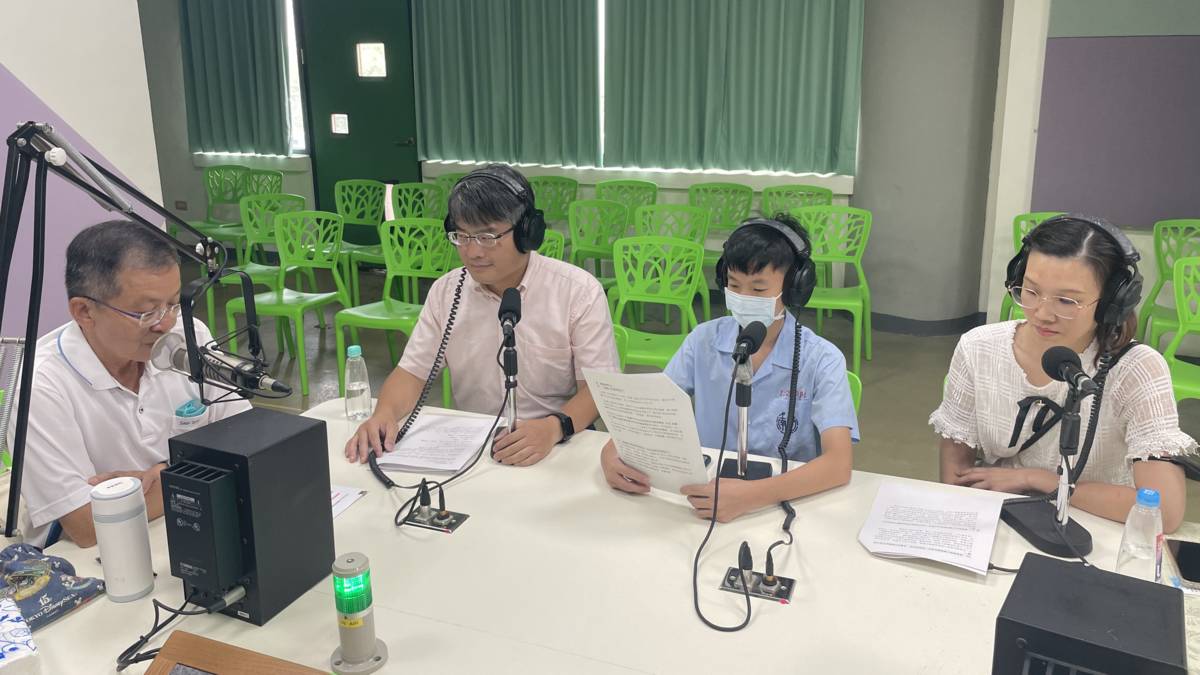 1121103陳進明校長訪問二溪國小校長甘耀華、及獲選十大傑出兒童學生王方楷及方楷媽媽