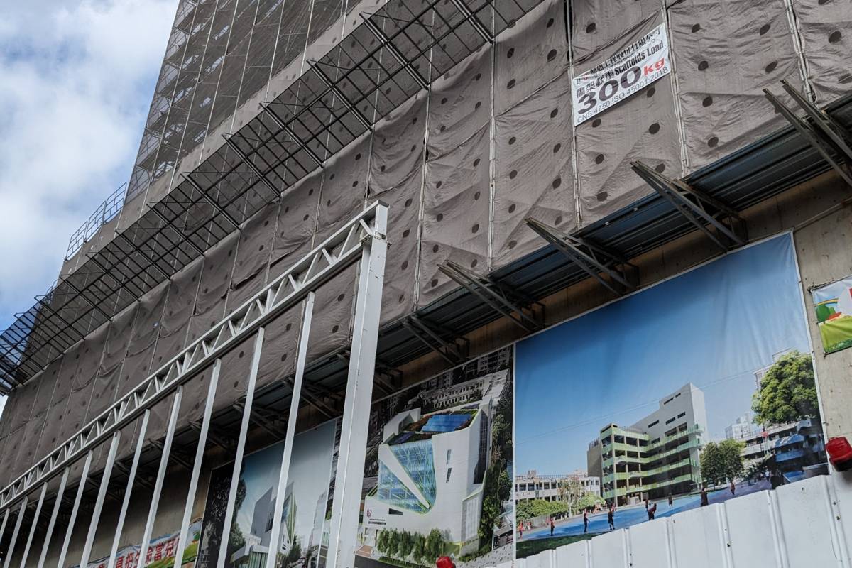 東園國小捷運共構大樓新建工程預計在114年度正式啟用，提供師生更大的活動空間
