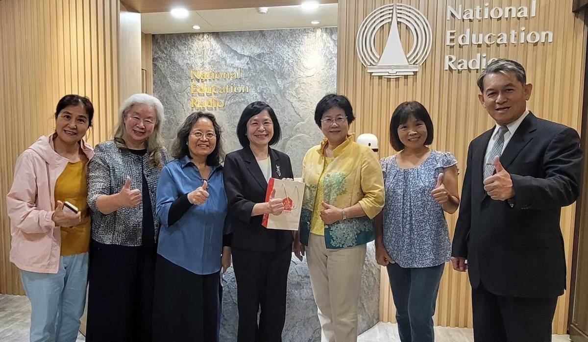國臺圖曹館長懷抱熱情積極行動，溫煦親切廣結善緣。
